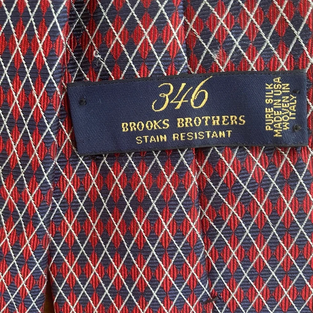 Brooks Brothers 346 Mens Silk Tie Red Navy Christmas Geometric Diamond